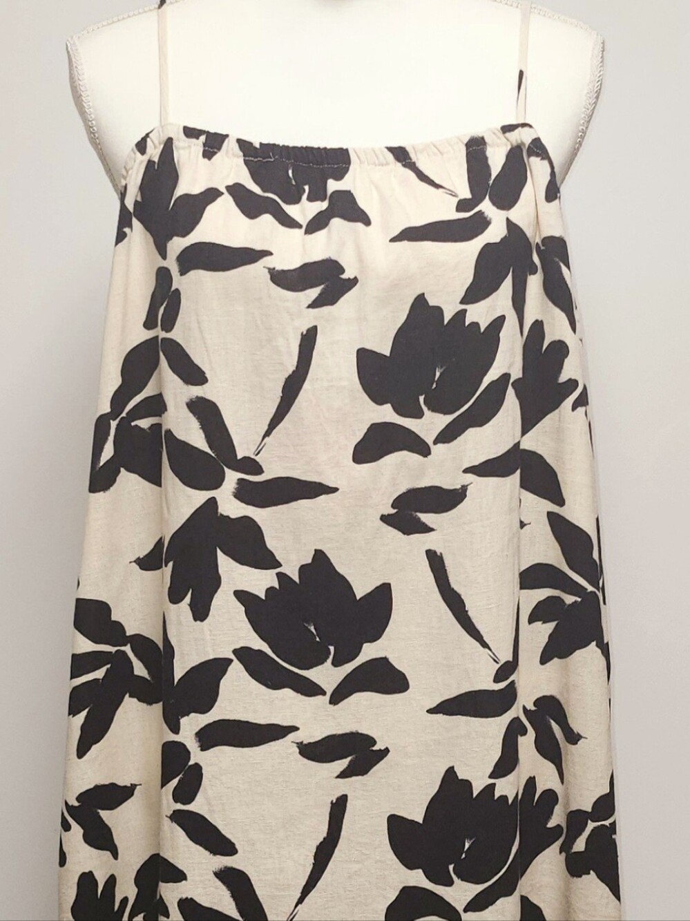 Sleeveless Floral Print Cami Dress w/pockets - Black on Cream